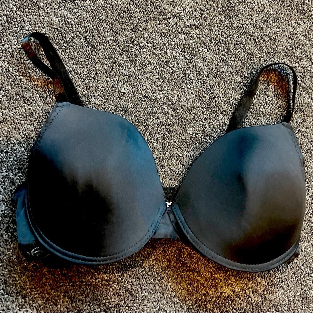 Bebe  Lightly Padded Tag Free Underwire Bra Black Size 38D